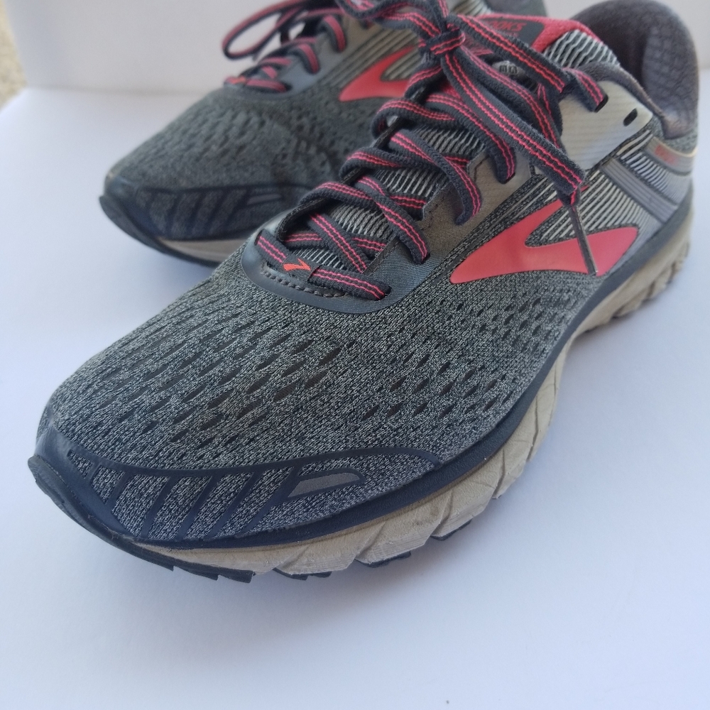 Brooks Women Size 10